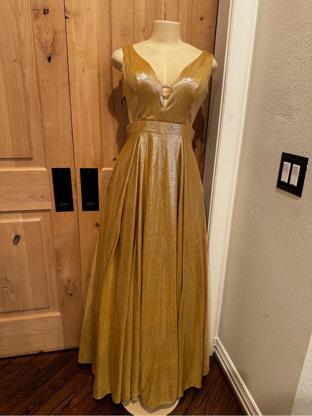 JVN by Jovani Metallic Gold Glitter prom/homecoming dress Sz 6 side cutouts